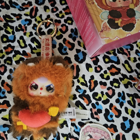 Baby Three Cupid Vinyl Plush Red Panda Angry Eyes With 2 Different Color Eyeline - Picture 2 of 4